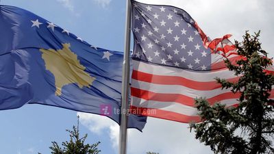 2022/07/Flamuri-i-Kosoves-dhe-ai-Amerikan-foto-Ridvan-Slivova-8.jpg