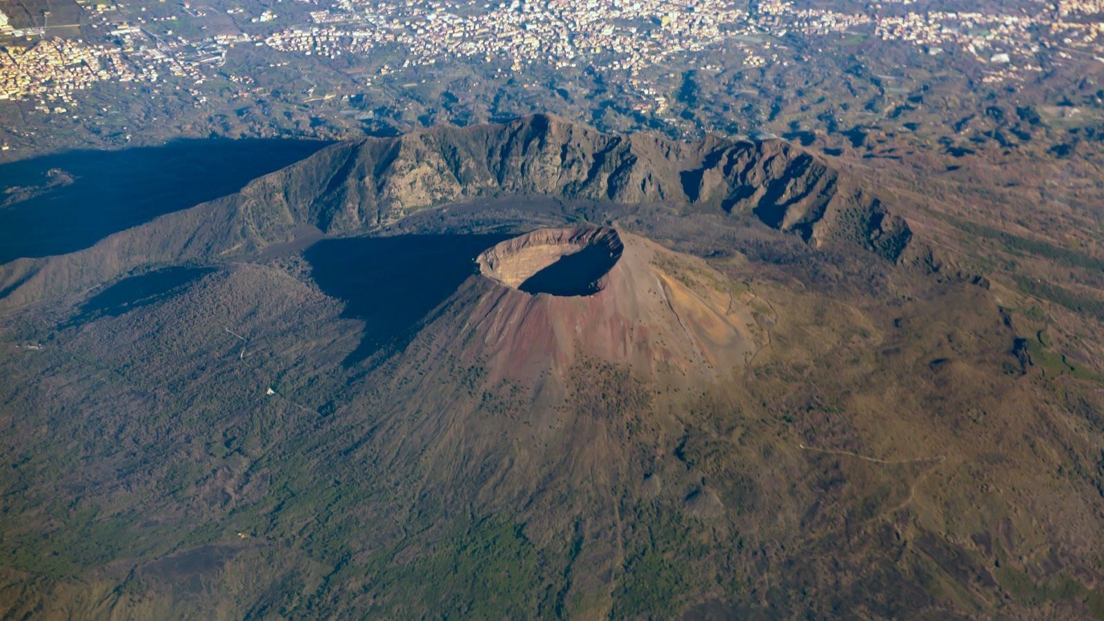 2022/07/skynews-vesuvius-volcano-mount-vesuvius_5831141.jpg