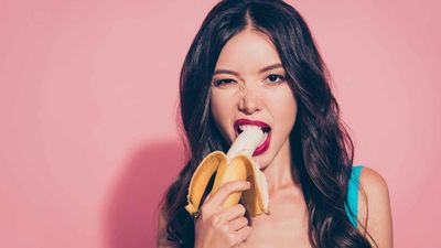 2017/05/woman-eating-banana.jpg