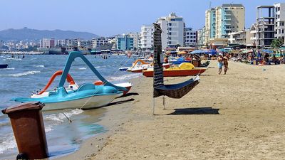 2022/08/Plaza_w_Durres_3.jpg