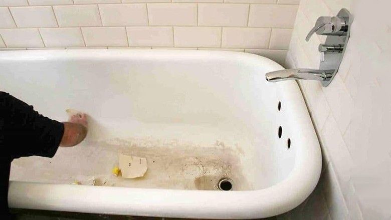 2022/09/How-To-Clean-A-Porcelain-Tub.jpg