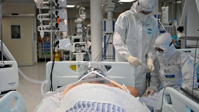 2022/11/topshots-topshot-italy-health-virus-hospital-101735_2731561_20221104073753-e1667551621505.jpg