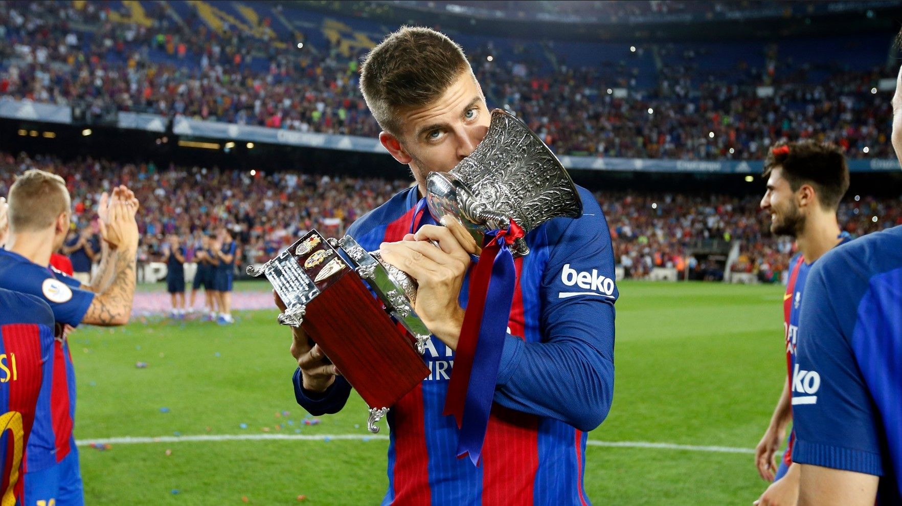2022/11/Pique-Barcelona.jpg