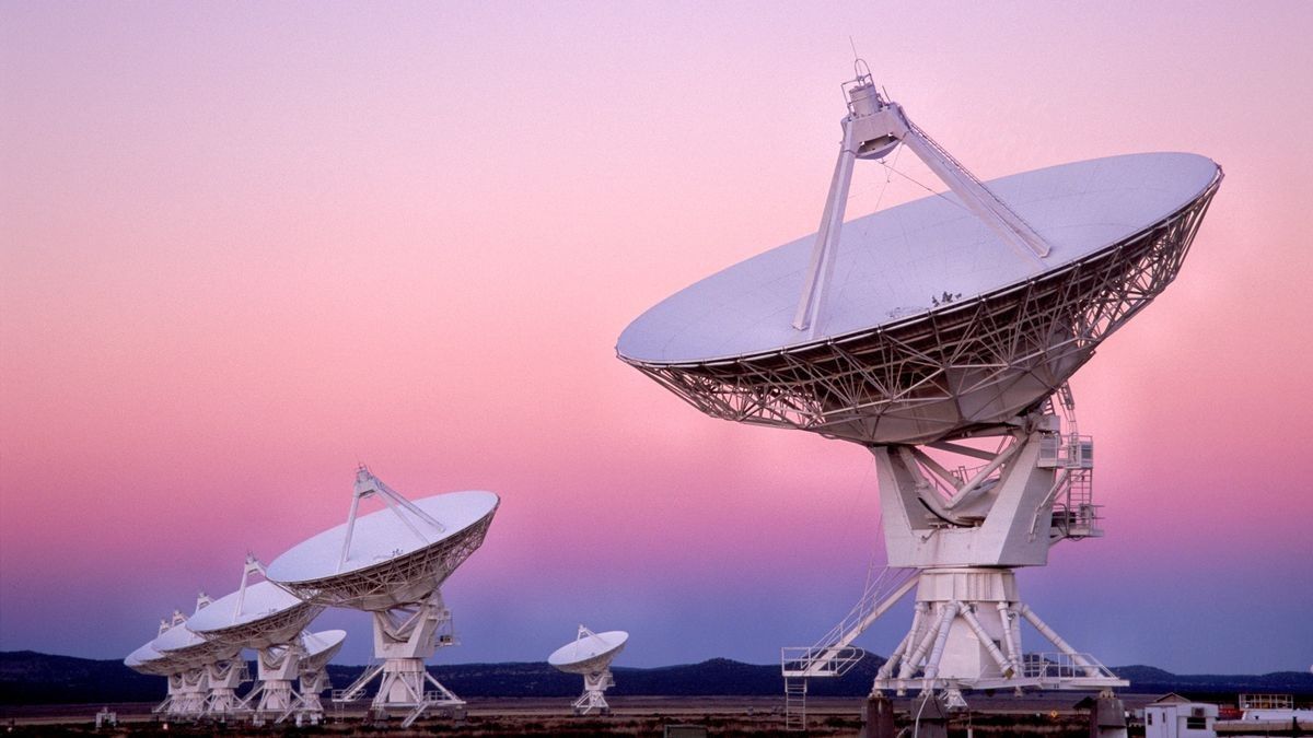 2022/11/0_VLA-Radio-telescope-New-Mexico.jpg