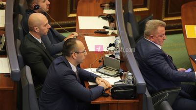 2022/11/Seaanca-e-Kuvendit-Rezoluta-e-Kosoves-ne-mbeshtetje-te-Ukraines-Lista-Serbe-Igor-Simic-foto-Ridvan-Slivova-18-e1668086884687.jpg