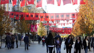 2022/11/Sheshi-i-Prishtines-me-flamuj-kombetar-foto-ridvan-slivova-2.jpg