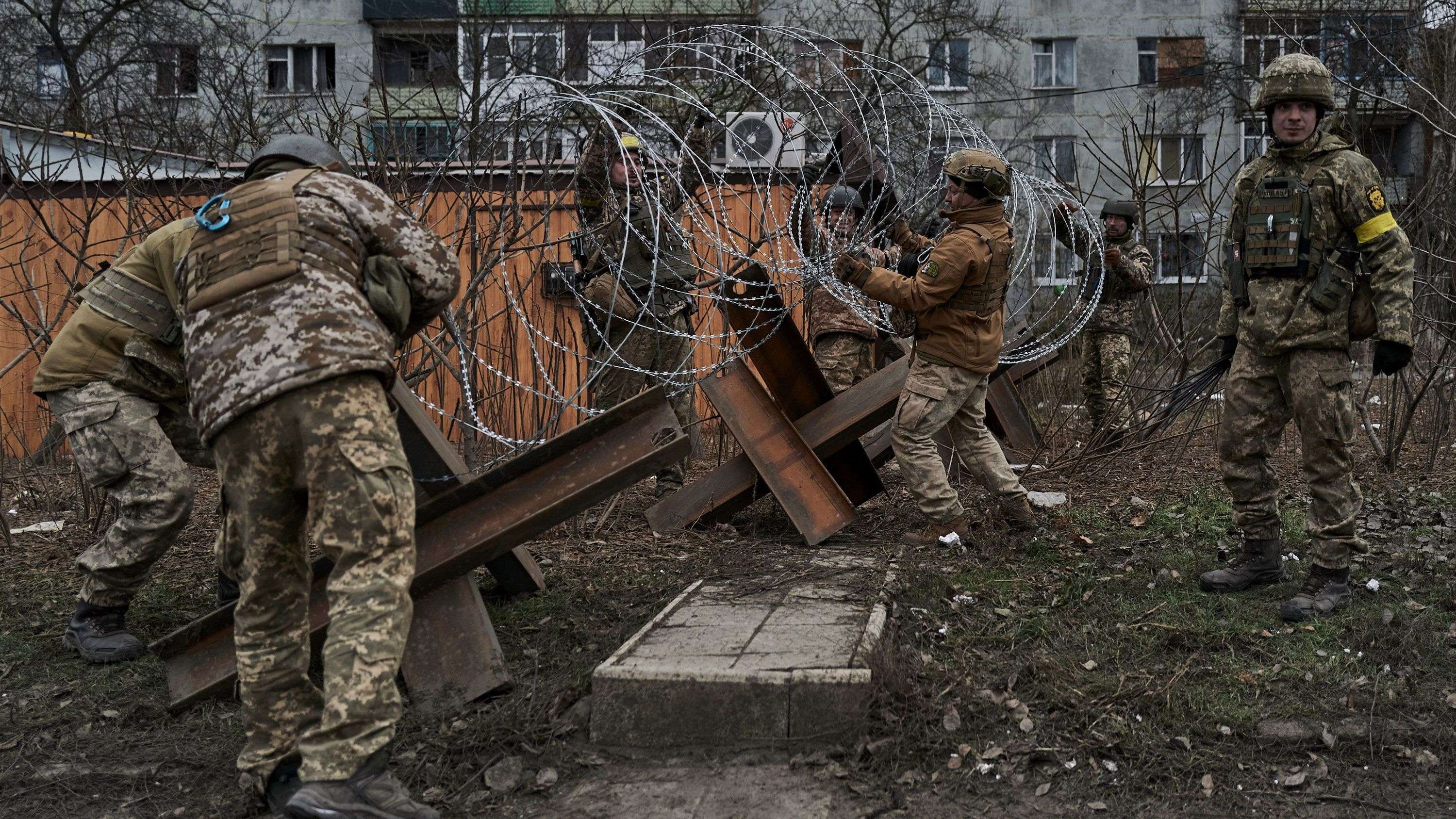 2023/01/221222124928-01-bakhmut-ukrainian-soldiers-1221-scaled.jpg