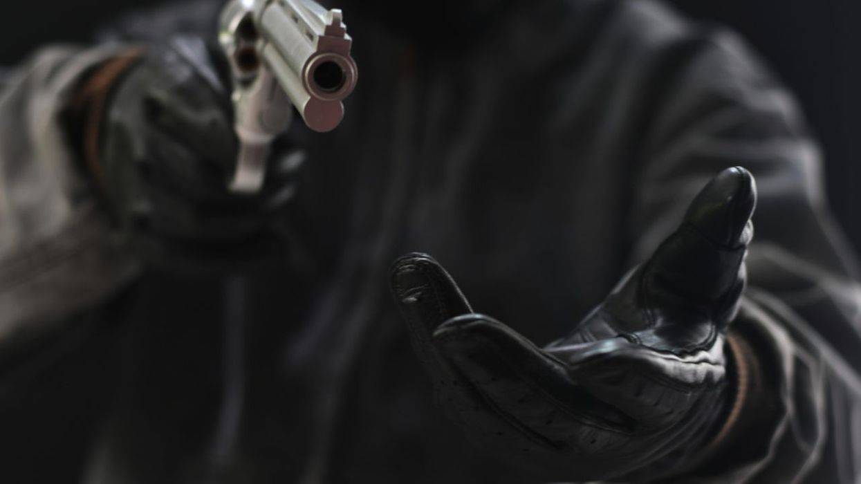 Grabitje e armatosur në Slivovë, policia kap tre të dyshuar dhe sekuestron një AK-47 Grabitje e armatosur në Slivovë, policia kap tre të dyshuar dhe sekuestron një AK-47