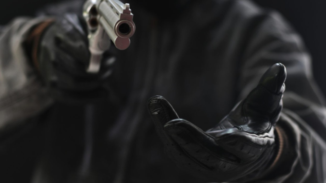 Grabitje e armatosur në Slivovë, policia kap tre të dyshuar dhe sekuestron një AK-47