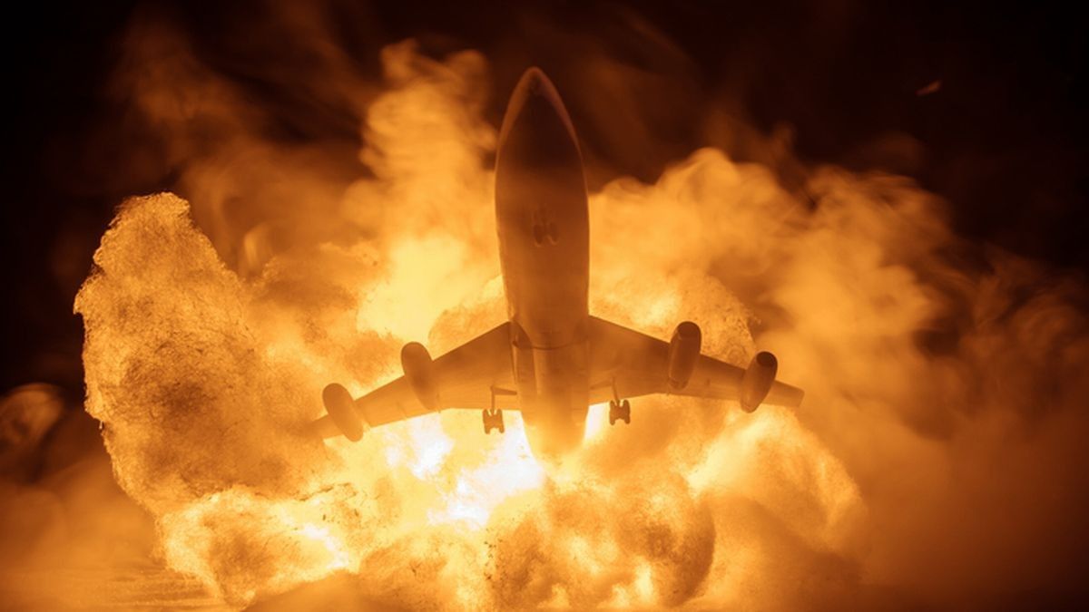 2023/01/0_Air-Crash-Burning-falling-plane-The-plane-crashed-to-the-ground-Decorated-with-toy-at-dark-fire-b.jpg