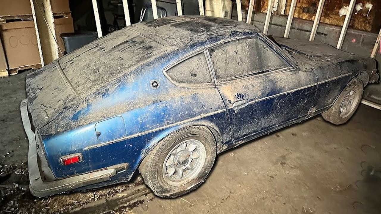 2023/02/abandoned-datsun-260z-first-wash.jpg