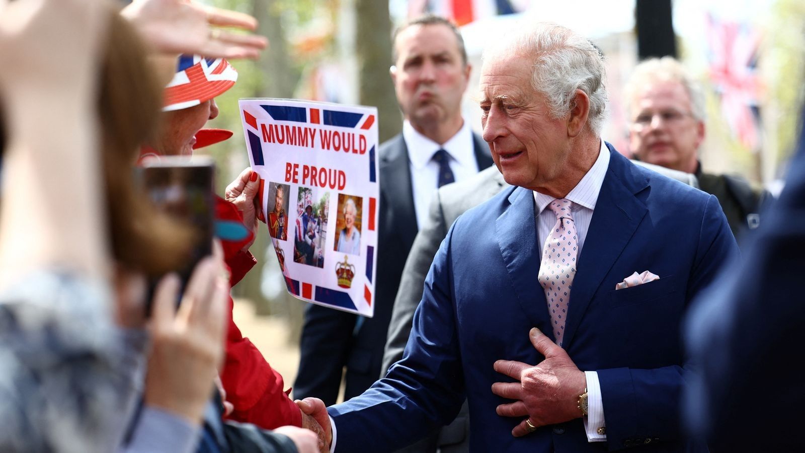2023/05/skynews-king-charles-walkabout_6144858.jpg