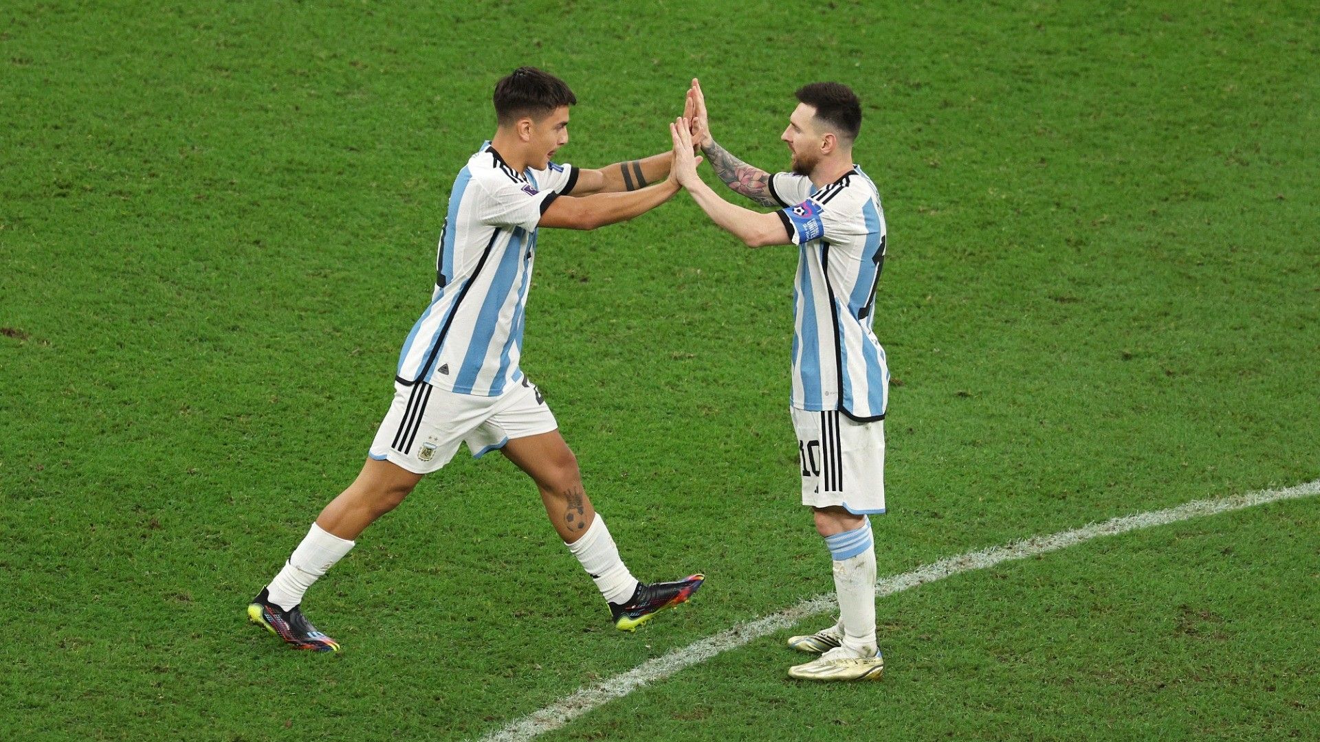 2023/07/lionel-mess-paulo-dybala-argentina-2022-world-cup.jpg