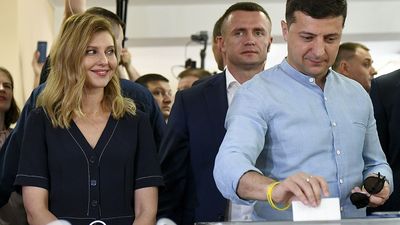 2023/07/1280px-Volodymyr_Zelenskyy_voted_in_parliamentary_elections_2019-07-21_05.jpg