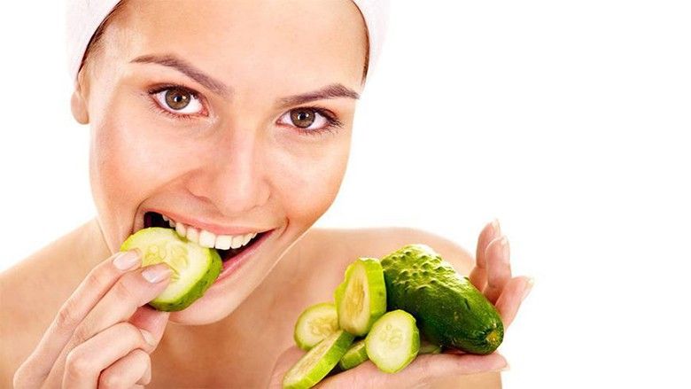 2023/09/women-eating-cucumber-123.jpg
