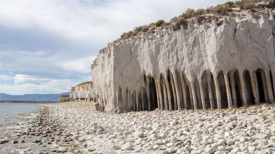2023/11/Researchers-Determine-Origin-of-Mysterious-Stone-Columns-Along-Crowley-Lake-3.jpg