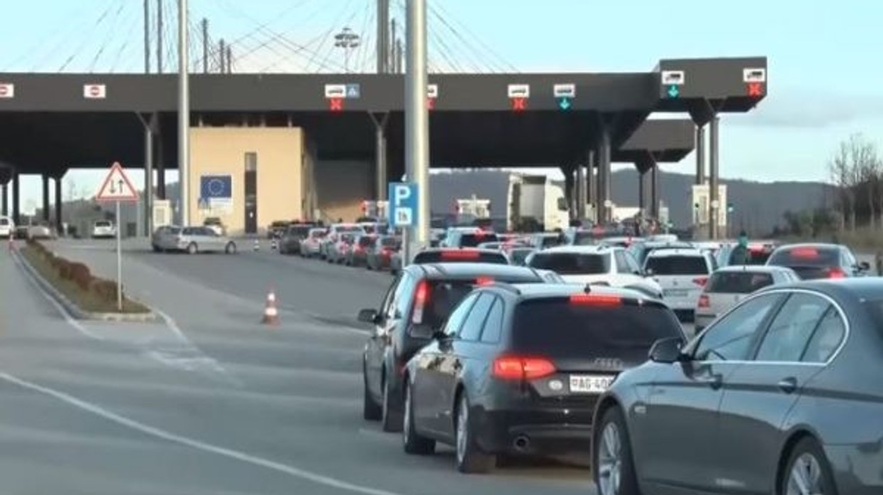 Fluks në pikat kufitare, pritje deri në një orë në Muçibabë dhe Dheun e Bardhë