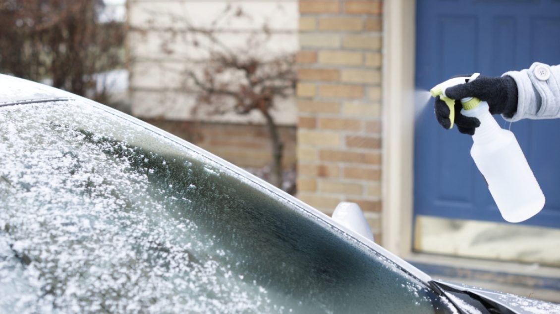 2024/01/2-Ingredient-Instant-De-Icer-Spray-6123.jpg