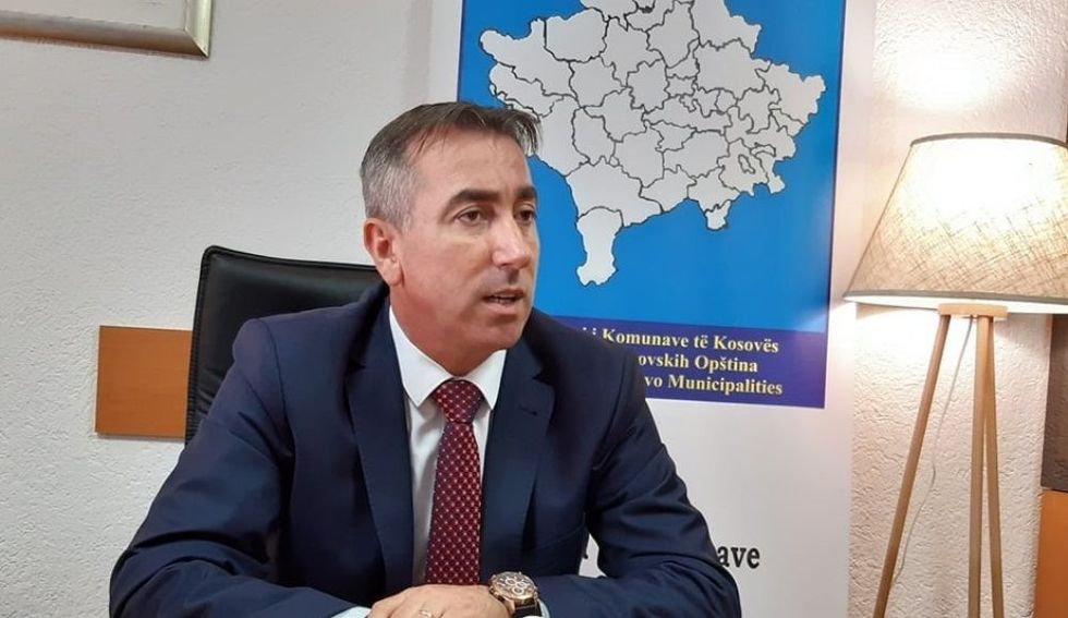 AKK: Qeveria po ua merr komunave kompetencat për rekrutimin e stafit