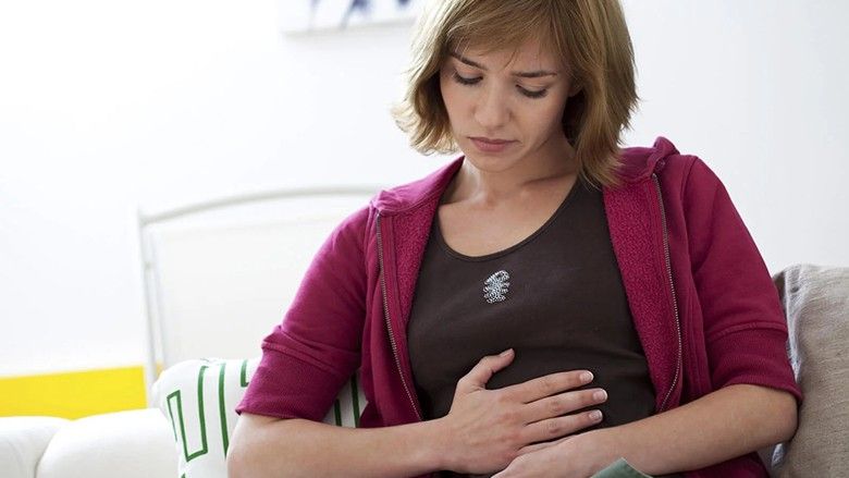 2018/11/woman-holding-her-stomach-in-pain-1.jpg