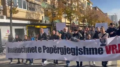 2024/11/protesta-per-martin-canin-tirane.jpg