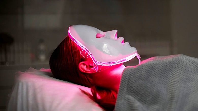 2024/11/red-light-therapy-te-240321-972680.jpg