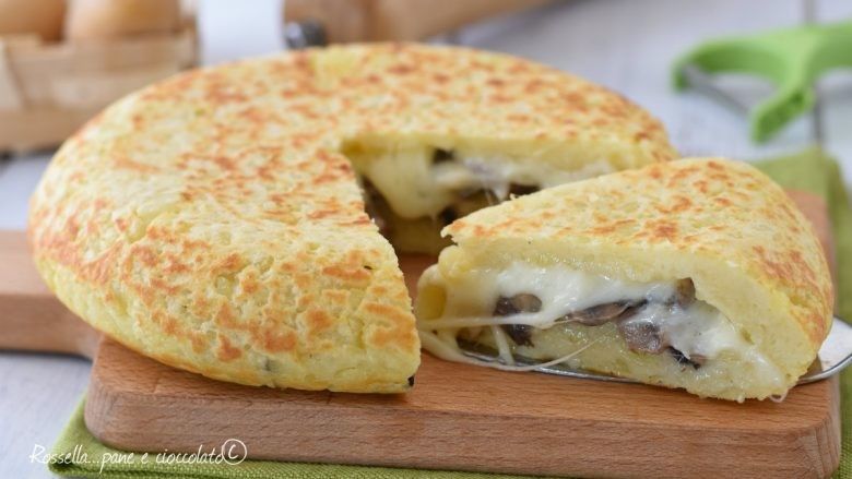 2024/12/torta-di-patate-in-padella-con-fun876876.jpg