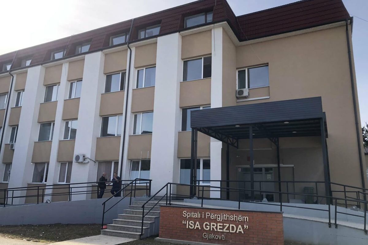 Vonesat në paga, punëtorët teknik të spitalit “Isa Grezda” në Gjakovë fillojnë grevën Vonesat në paga, punëtorët teknik të spitalit “Isa Grezda” në Gjakovë fillojnë grevën