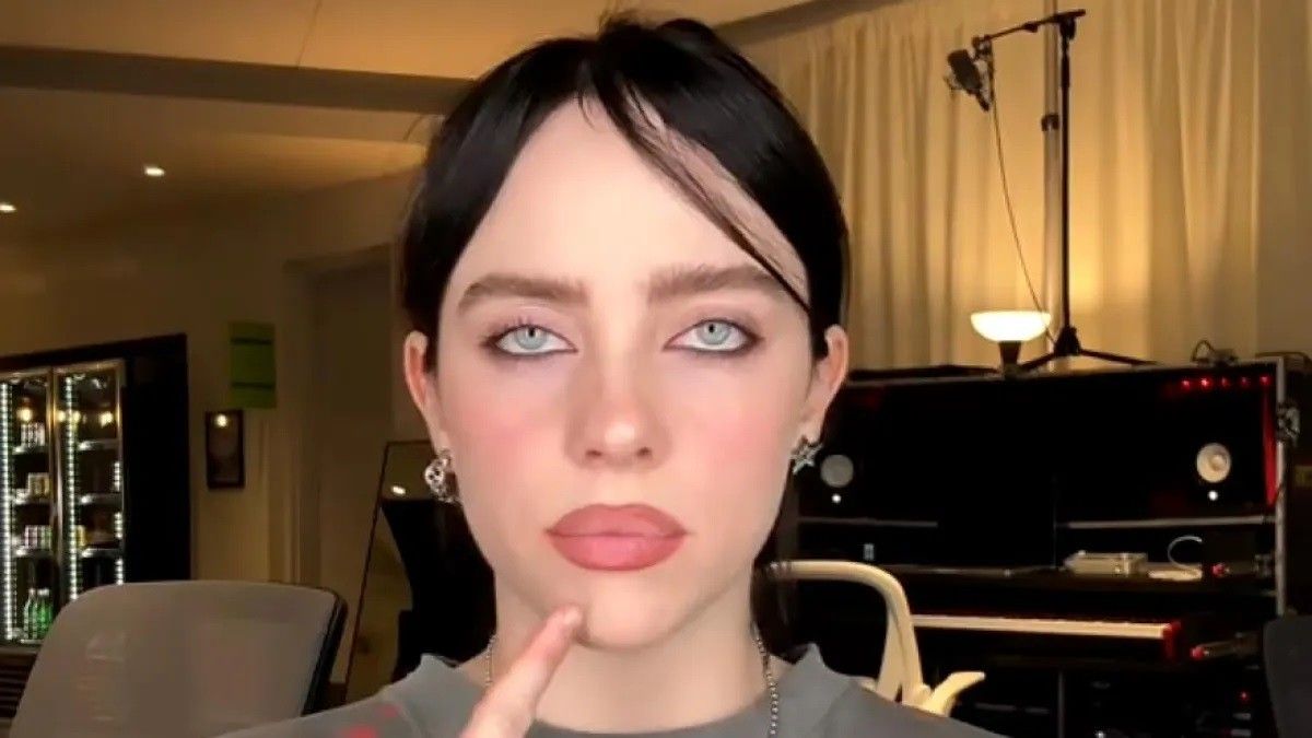 2024/12/Billie-Eilish-Shares-Her-Concert-Makeup-Routine-1-1.jpg