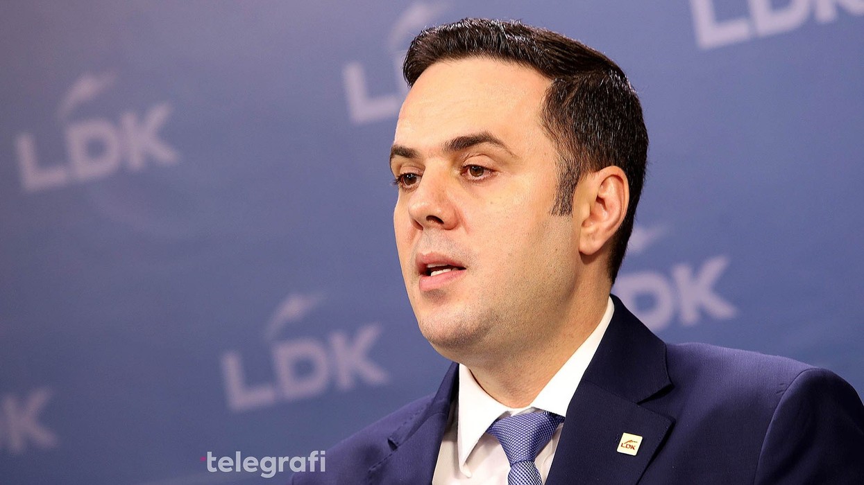 Qeveria Kurti ndau 100 euro, Abdixhiku: Blerje votash, propagandë, fyerje