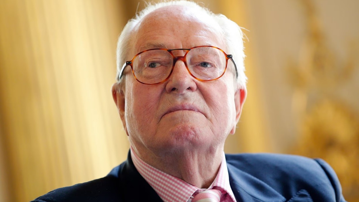Vdes Jean-Marie Le Pen, themeluesi i partisë së ekstremit të djathtë francez Fronti Kombëtar
