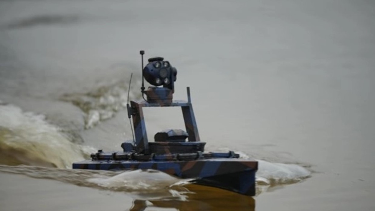 Ukrainasit prezantojnë dronin ujor Black Widow 2