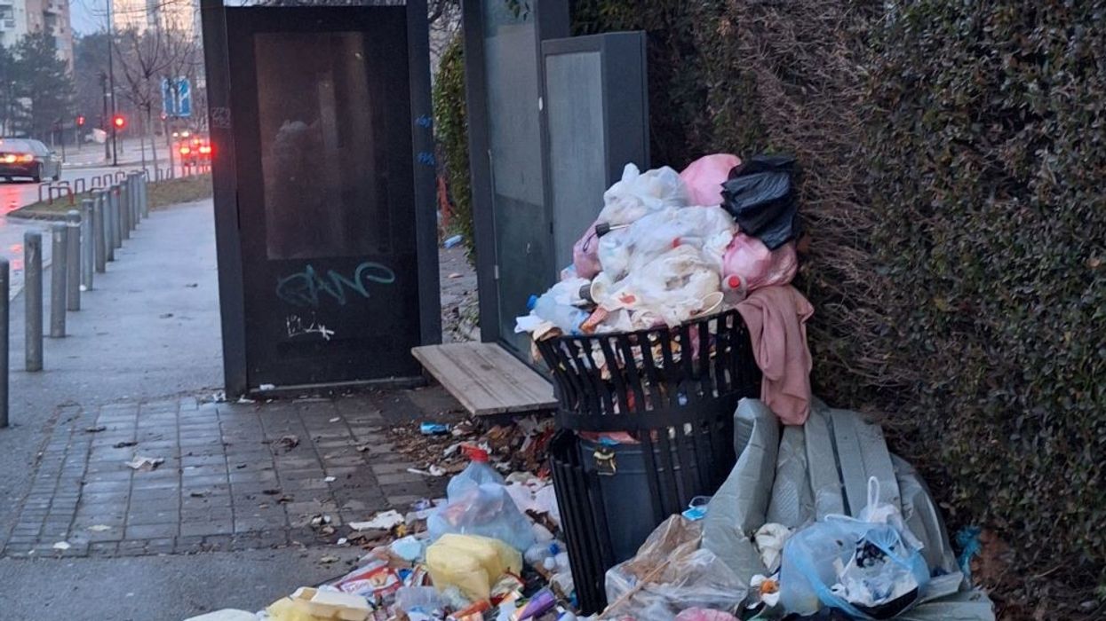 Banorët në lagjen "Bregu i Diellit" ankohen për mbeturina