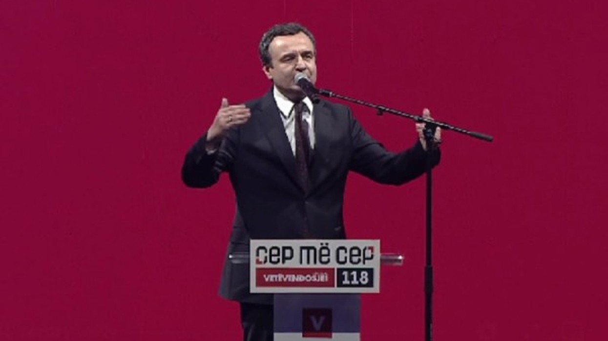 Vetëvendosje mban tubim në Podujevë, Kurti thumbon sërish LDK-në