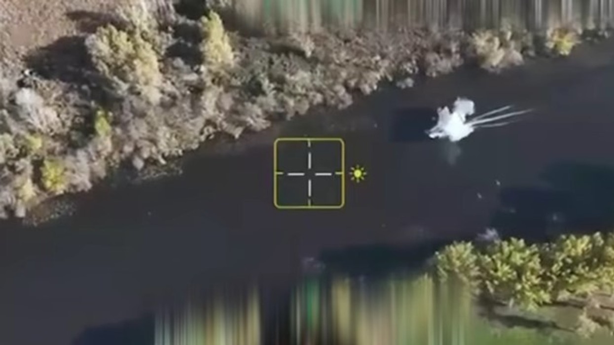 Rojat kufitare ukrainase godasin varkën me ushtarë rusë – pamje nga aksioni