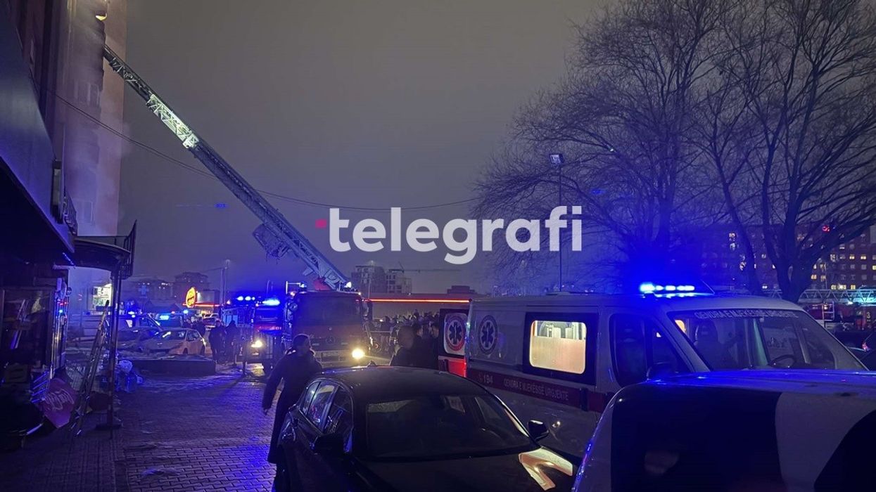 Objekti banesor përfshihet nga zjarri në Emshir të Prishtinës