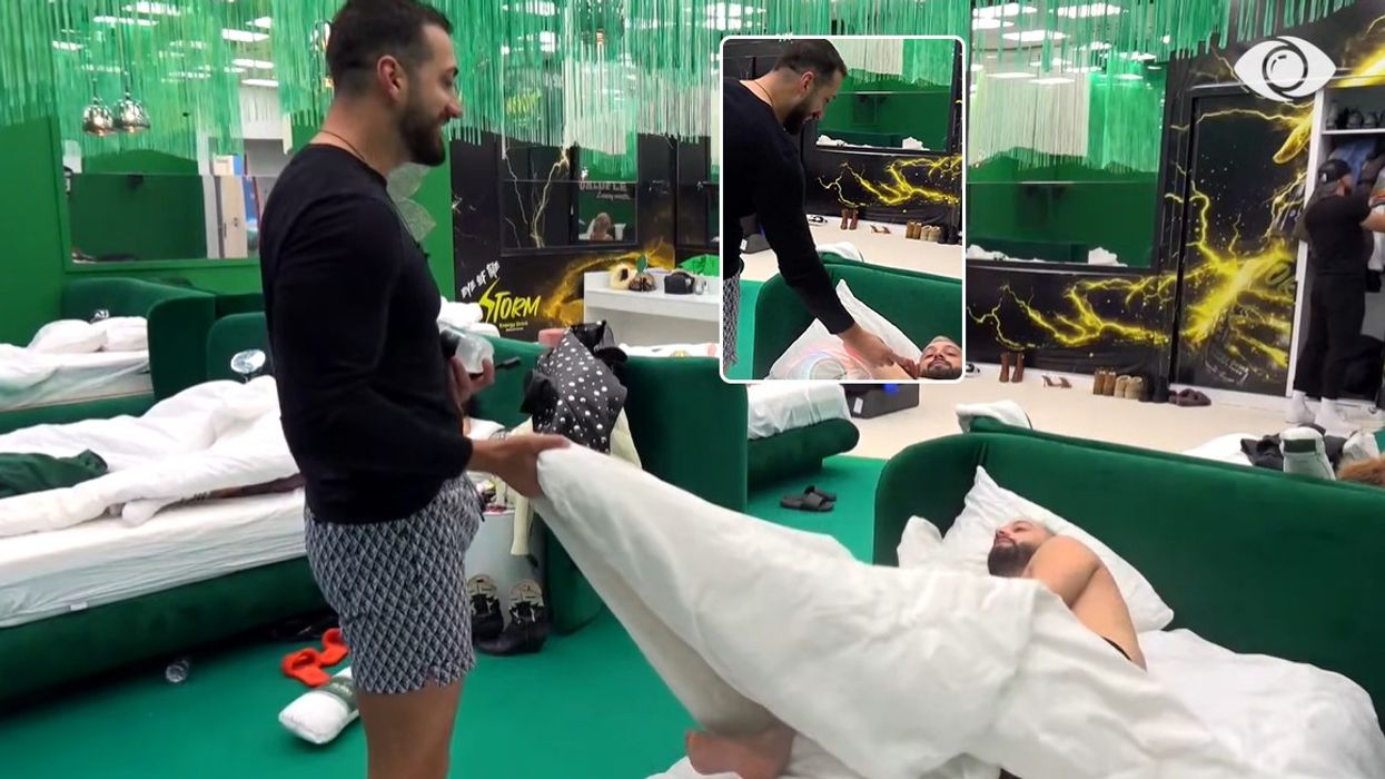 Jozi e zgjon Gjestin nga gjumi, ia tërheq jorganin dhe e ngacmon vazhdimisht