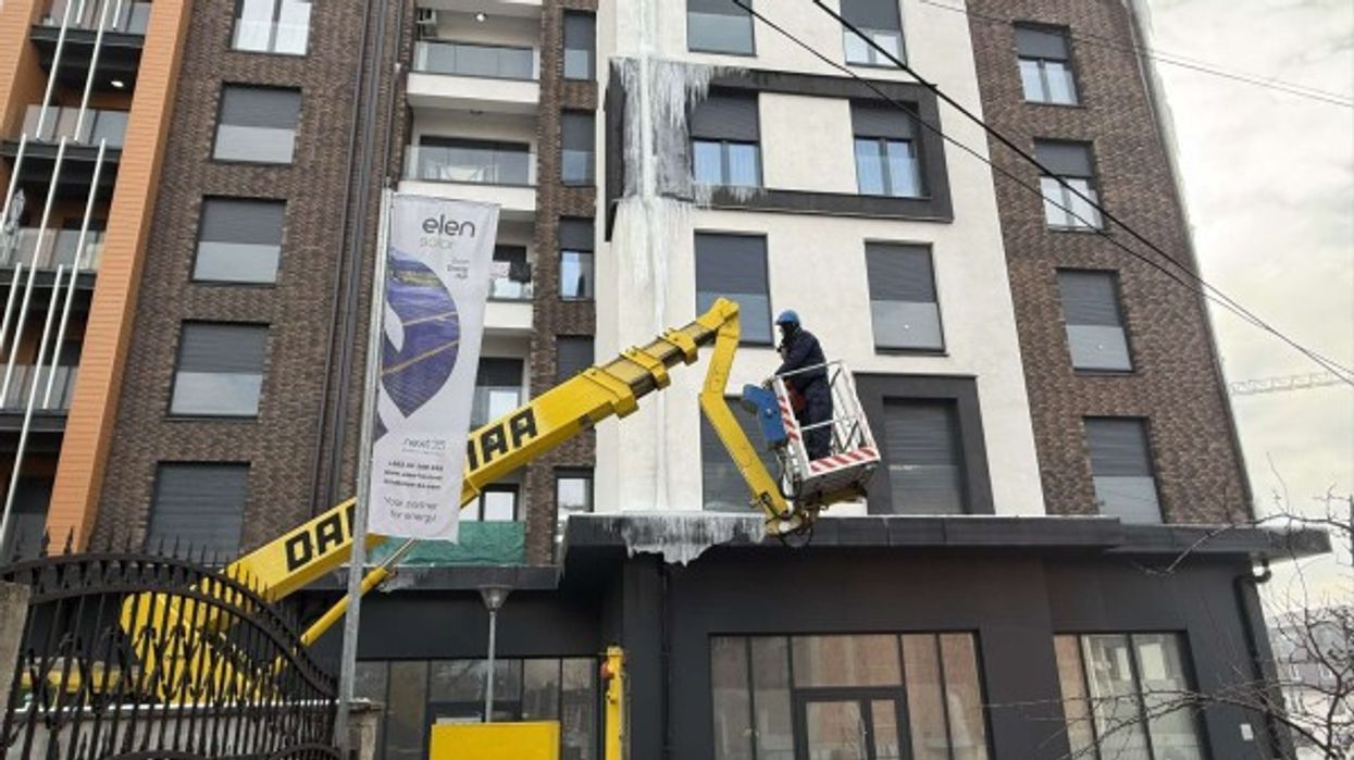 Akulli, rrezik për banorët e një ndërtese në Bregu Diellit