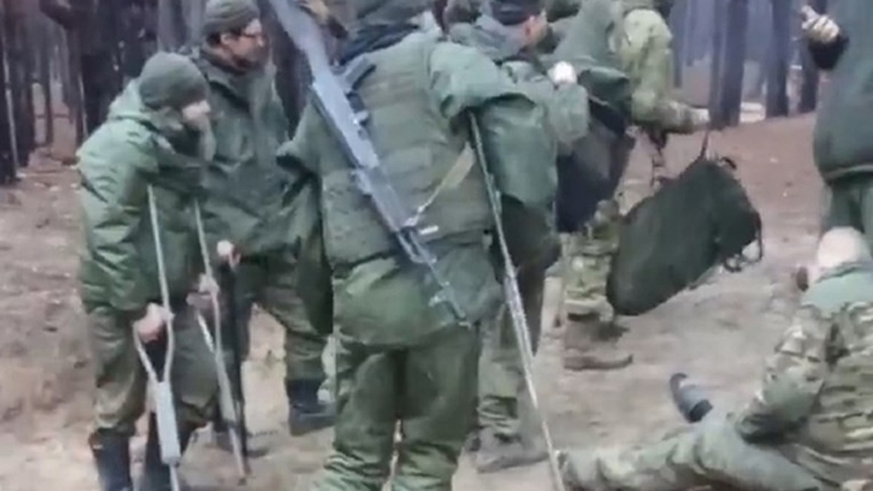 Rusët dërgojnë "skuadra me paterica" në betejë