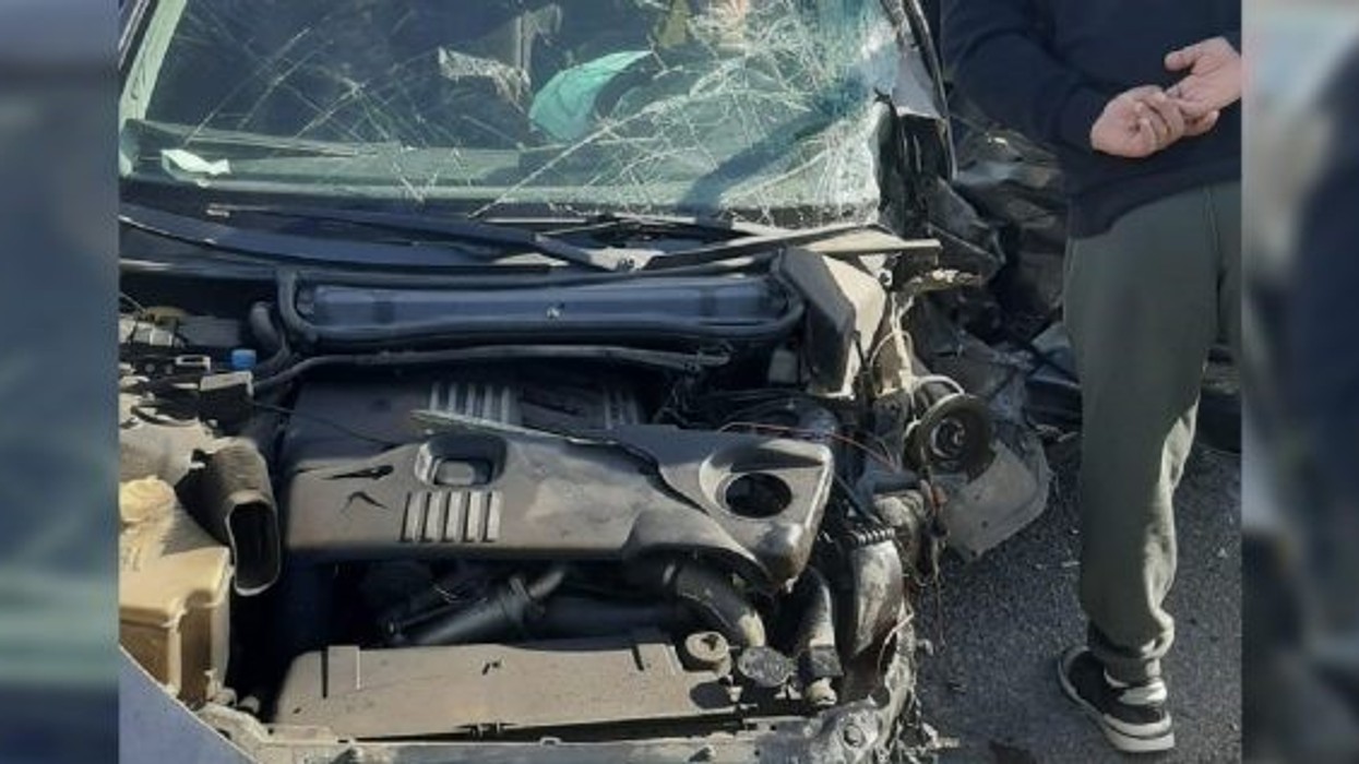 Aksident i rëndë në Elbasan, përplasen tre automjete, një person në gjendje të rëndë