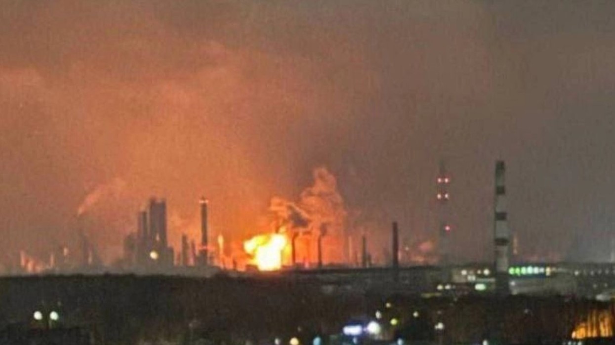 Dronët ukrainas godasin sërish rafinerinë ruse të naftës