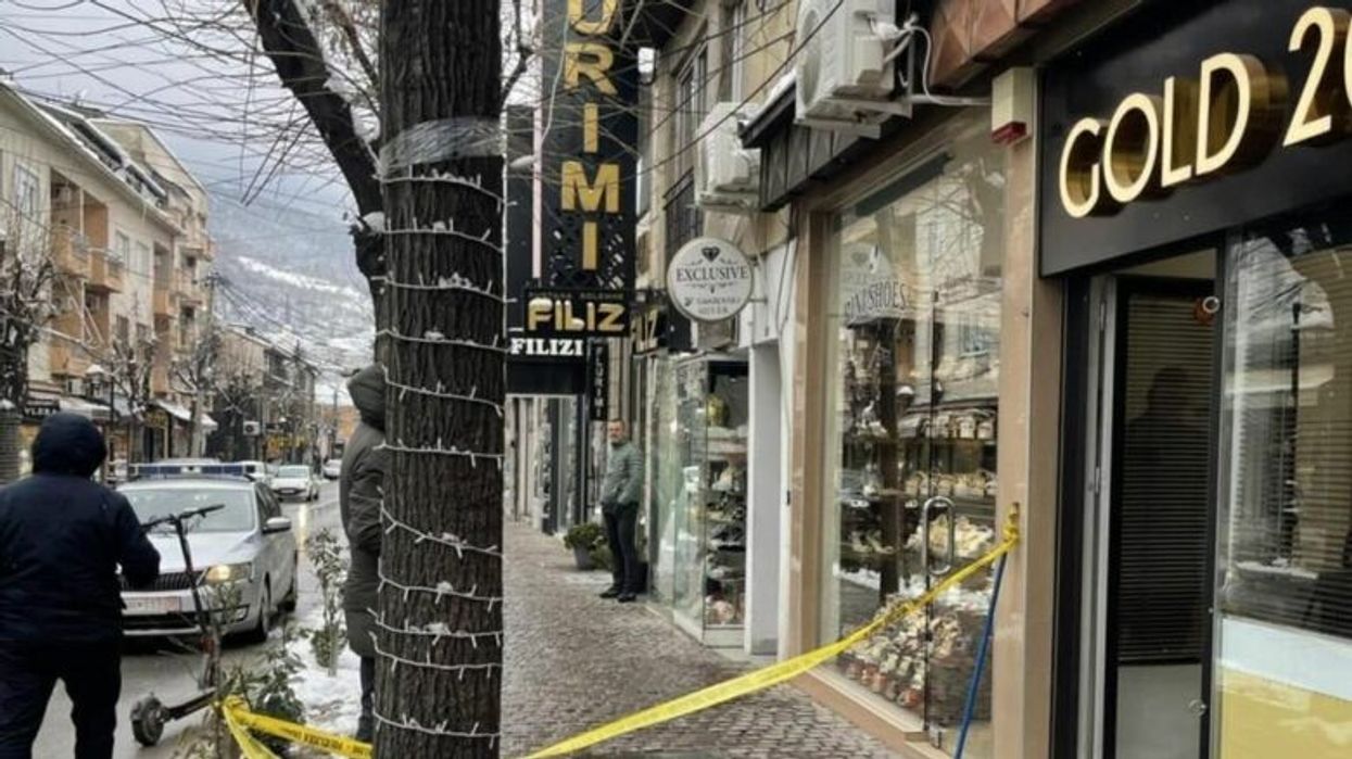 Prokuroria del me detaje tjera rreth vjedhjes në argjendarinë në Prizren - kërkohet paraburgim për të arrestuarin