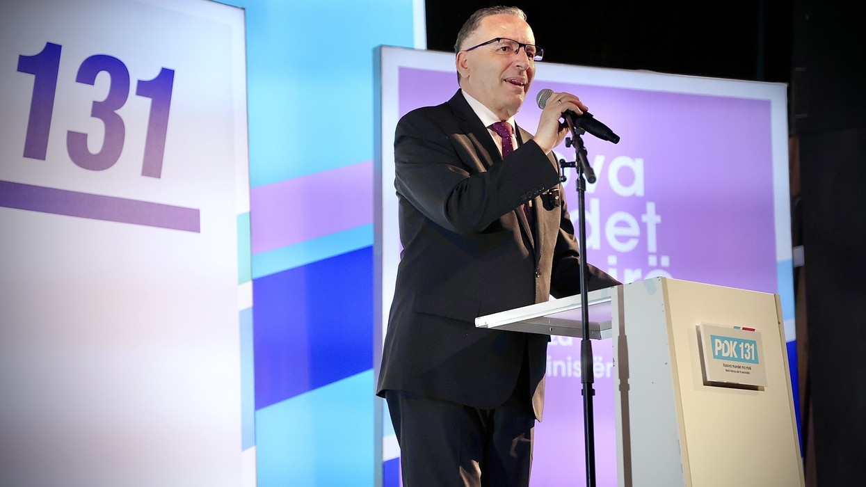 Bedri Hamza iu kërkon gjakovarëve të votojnë për një qeveri që investon në Gjakovë