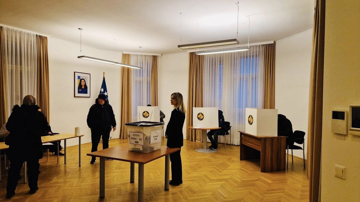 KQZ: Përfundon votimi në 26 përfaqësi diplomatike, pjesëmarrja mbi 71%