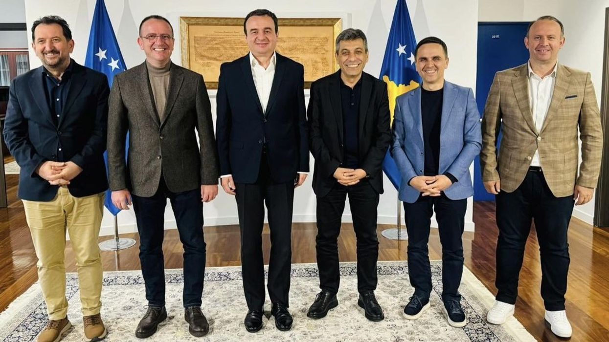 Liderët e VLEN-it urojnë Albin Kurtin për fitoren në zgjedhjet në Kosovë