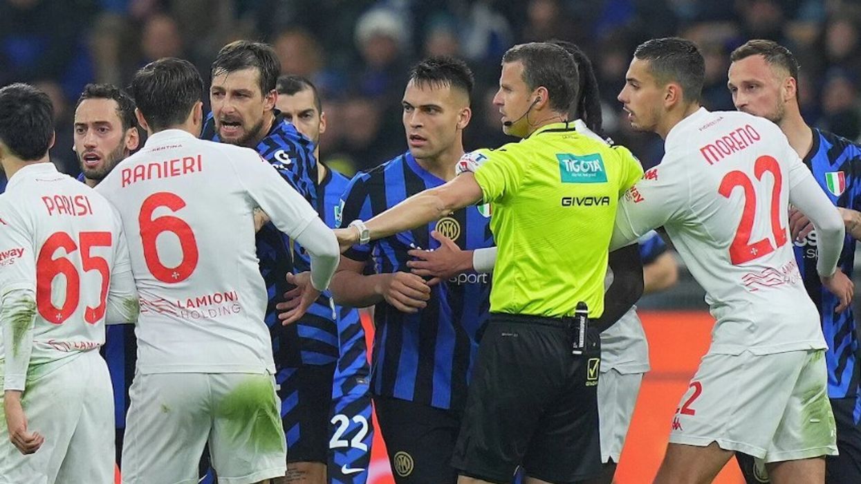 Polemikat në ndeshjen Inter-Fiorentina, analistët reaguan me frazat "ata duhet të dilnin nga fusha" dhe 'vdekja e futbollit'