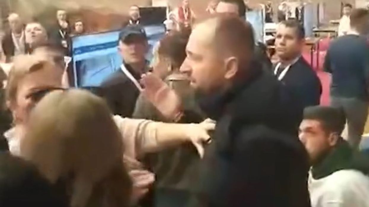 Përplasje mes komisionerëve të LVV-së dhe LDK-së, ndërpritet për ca kohë numërimi i votave për kandidatë në sallën ‘1 Tetori’