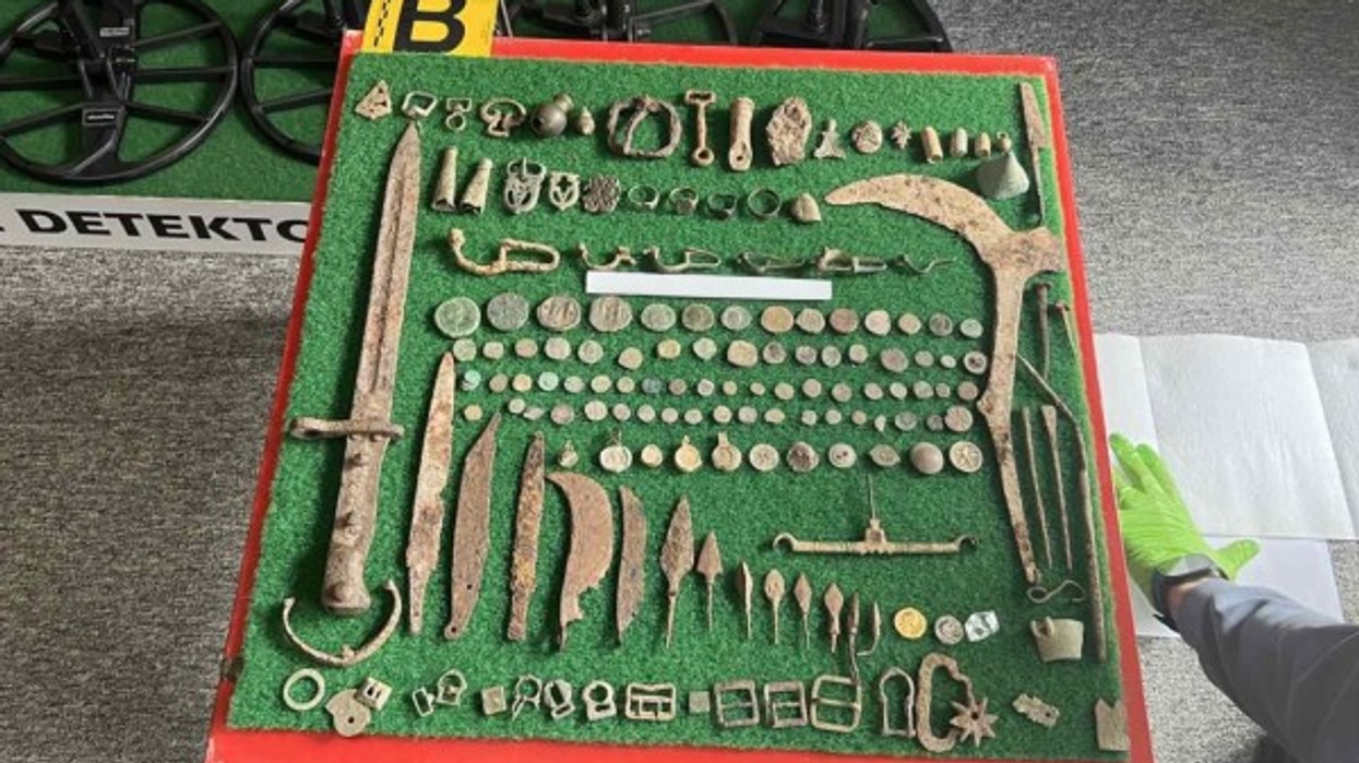 Kapen artefakte e monedha romake, arrestohet një person në Gjilan