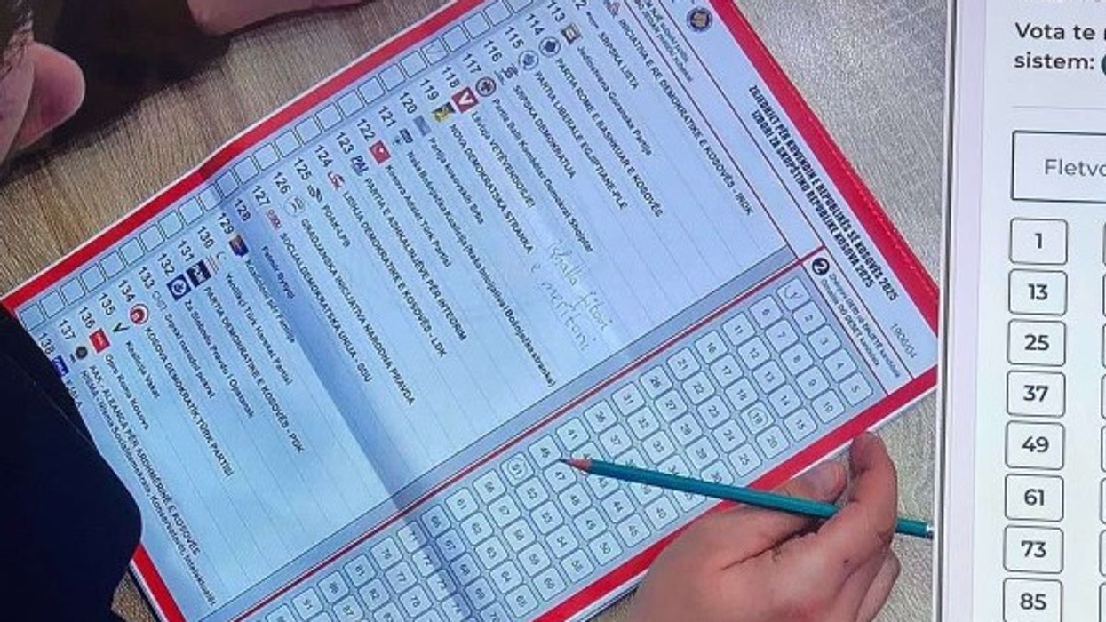 LVV e PDK "përleshen" për një fletëvotim në Prishtinë