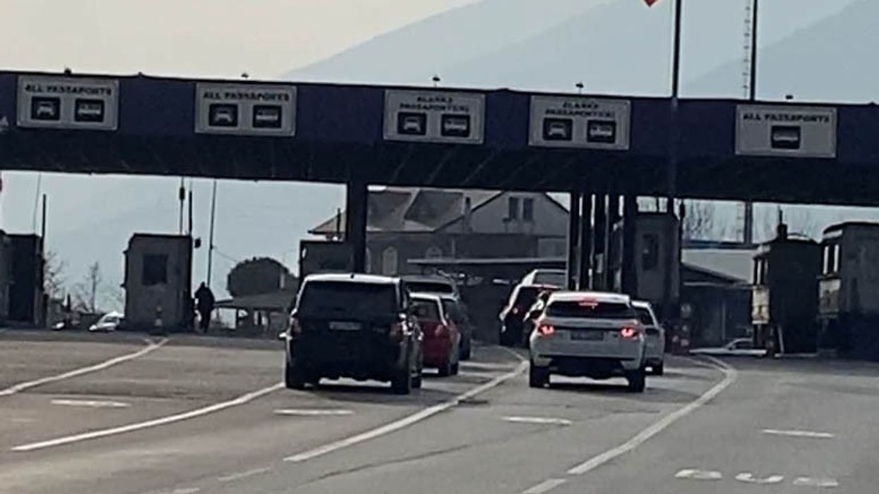 Fluks në Morinë, 17-vjetorin e pavarësisë qytetarët e Kosovës e festojnë në Shqipëri